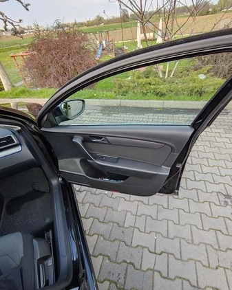 Volkswagen Passat cena 31500 przebieg: 270000, rok produkcji 2013 z Opole małe 277